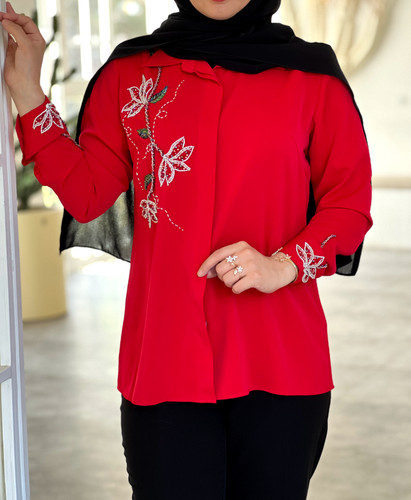 بلوز قرمز زنانه